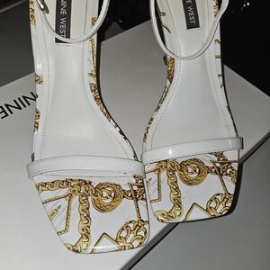 Nine West White and Gold Chain Pattern Heels